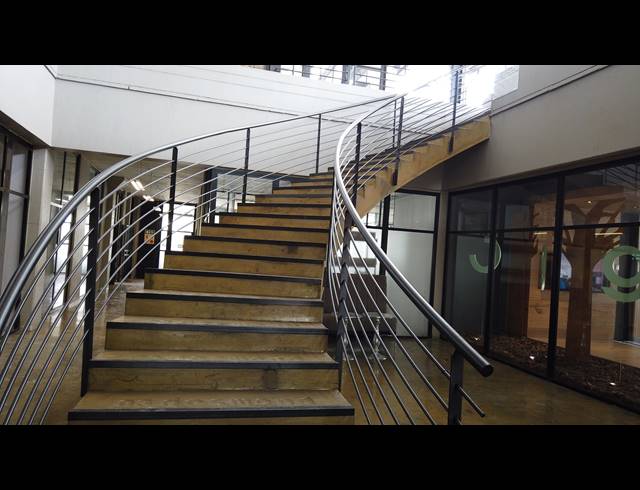 201M² SHOWROOM TO LET IN KRAMERVILLE